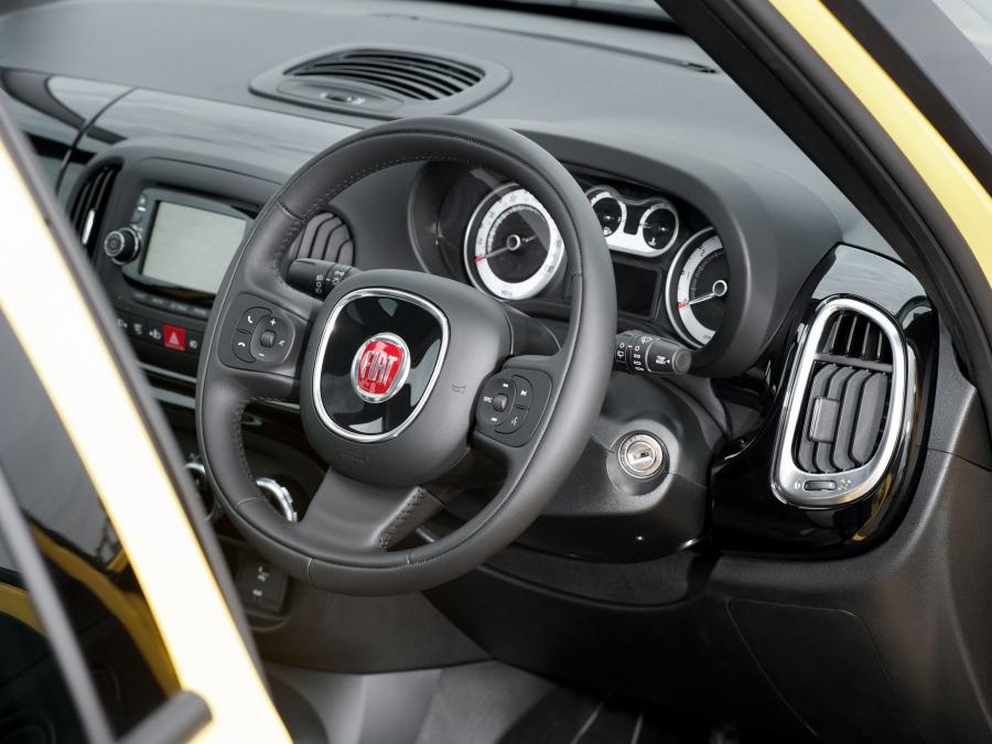  Fiat 500L Trekking 2013 года  (UK) (фото 14 из 16)